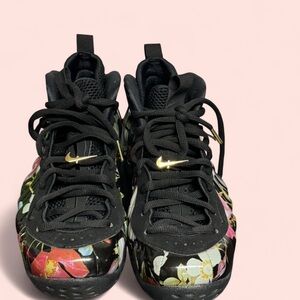 (W10) women Nike Floral Foamposite